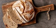 Ruduo - puikus metas kepiniams: išsikepkite naminės duonos su abrikosais