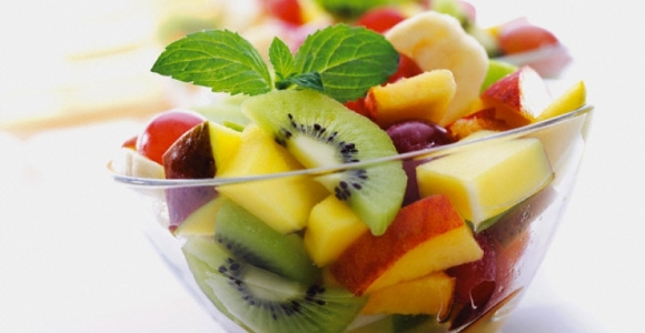 Vitaminų šaltinis iš vaisių salotų