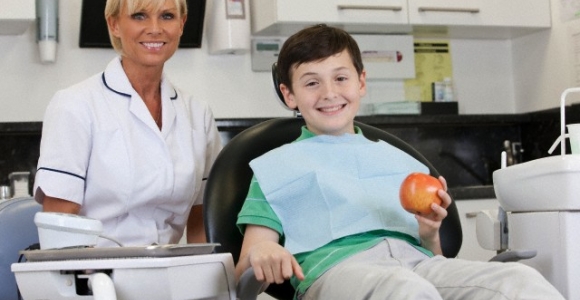 Odontologės konsultacija. Kada vaikų dantukai gali būti dengiami silantais?