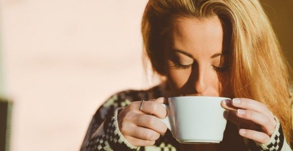 5 įspėjamieji ženklai, kad geriate per daug kavos