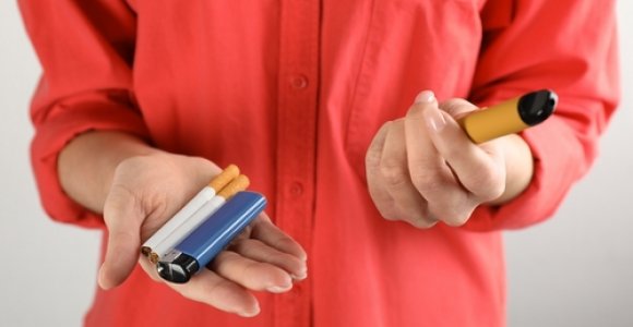 E-cigaretės: ar tikrai sveikiau už įprastą tabaką?