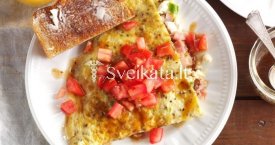 Pusryčių omletas su feta ir kumpiu