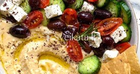 Graikiškos salotos su humusu